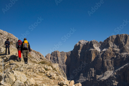 Wanderer in den Dolomiten - Alpen photo