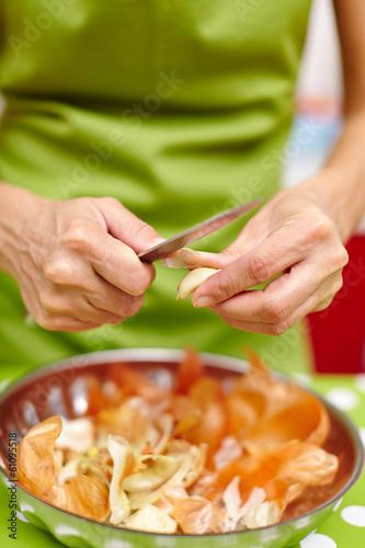 Peeling garlic cloves