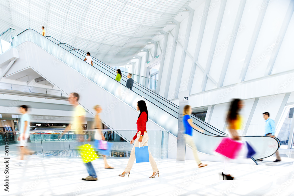 Obraz premium Motion Blurred People in the Shopping Mall