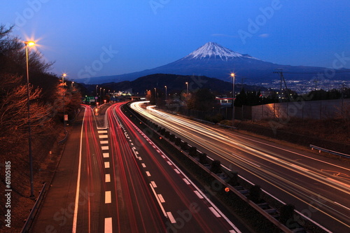 富士と東名高速道路