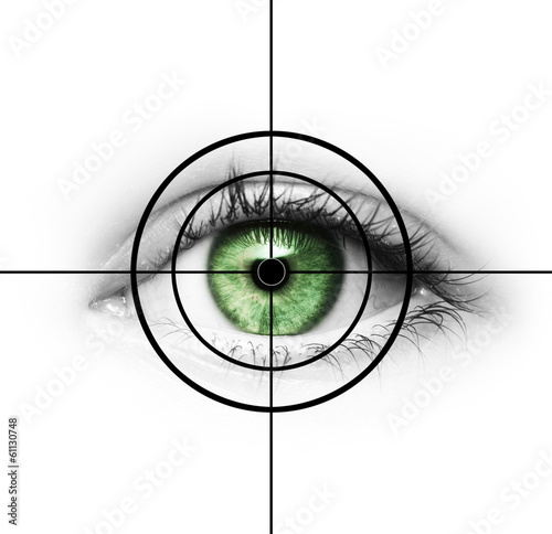 Grünes Auge mit Fadenkreuz