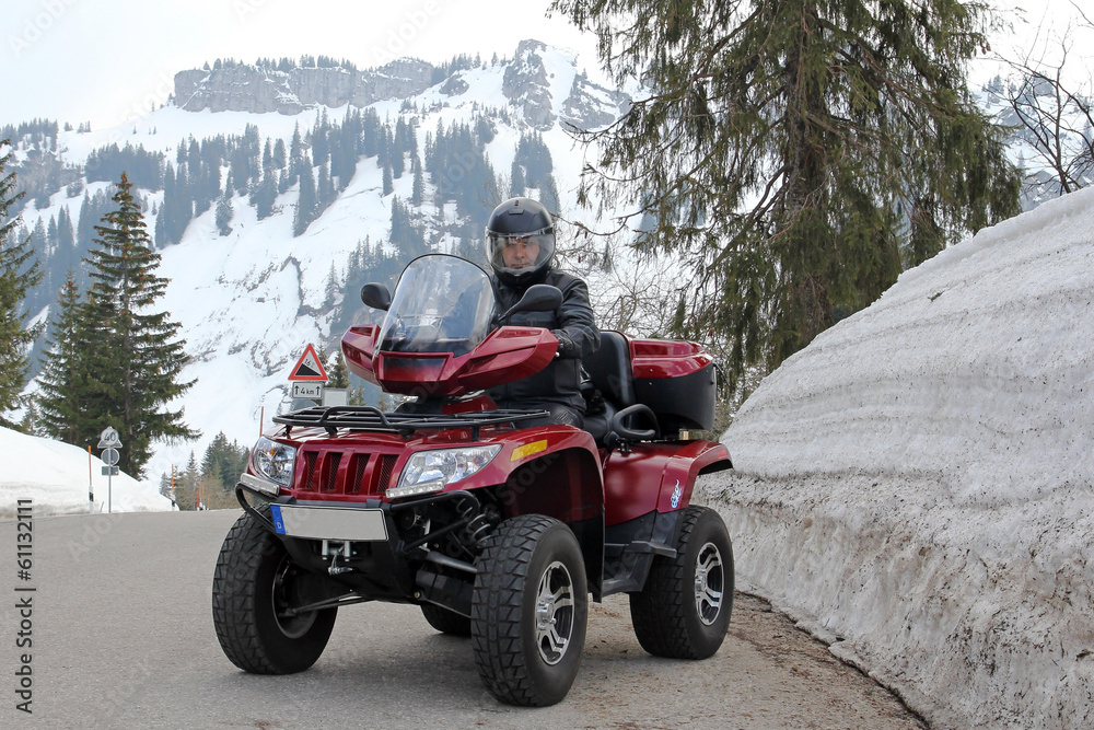 Mit dem Quad unterwegs in der kalten Jahreszeit Mit dem Quad unterwegs in der kalten Jahreszeit