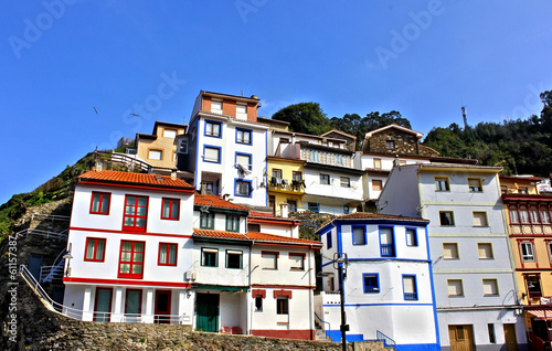 Casas coloridas en Cudillero, España © andrade