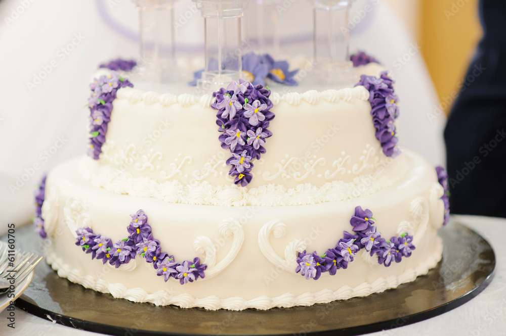 Creamy Lilacs on Cake Creamy Lilacs on Cake