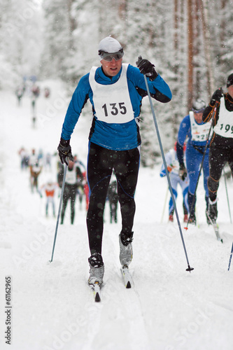 Konstfotografi Sportsman in classic style cross country skiing race