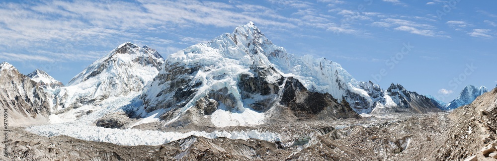 Obraz premium panoramic view of Everest, from everest b.c.