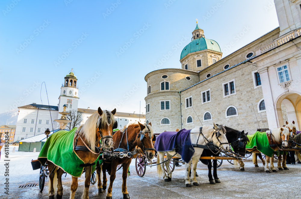 Fototapeta premium Residenzplatz w Salzburgu w Austrii