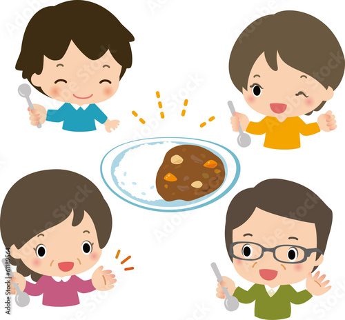 カレーを囲む家族