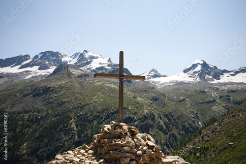 croce dell'Arolley. Sullo sfondo il Gran Paradiso photo