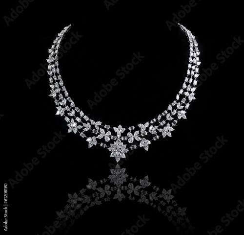 Slika na platnu Diamond necklace shot against a black background