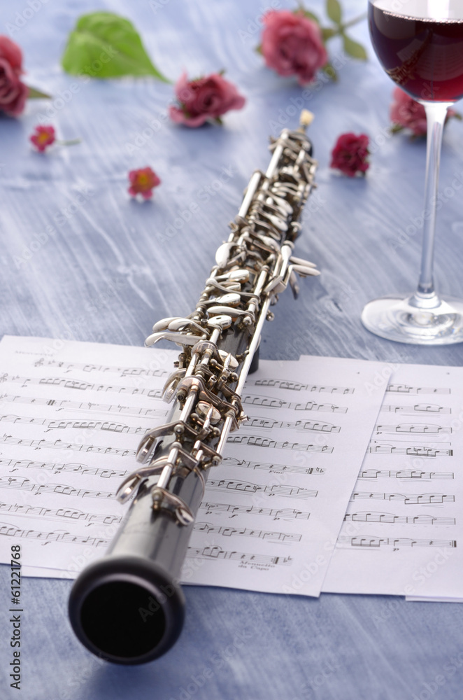Fototapeta premium Oboe mit Partitur und Sommerfeeling