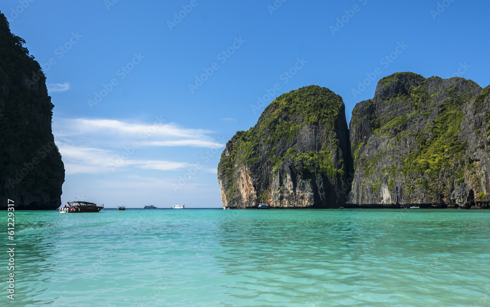 Obraz premium Maya Bay on Phi Phi Islands. Andaman Sea in Thailand