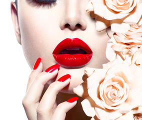 Canvas schilderij Fashion lippen Modemodel met bloemen in haar  © Subbotina Anna
