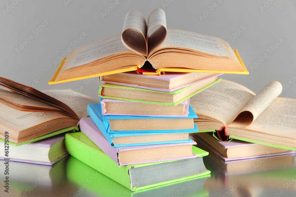 Naklejka premium Stacks of books on grey background