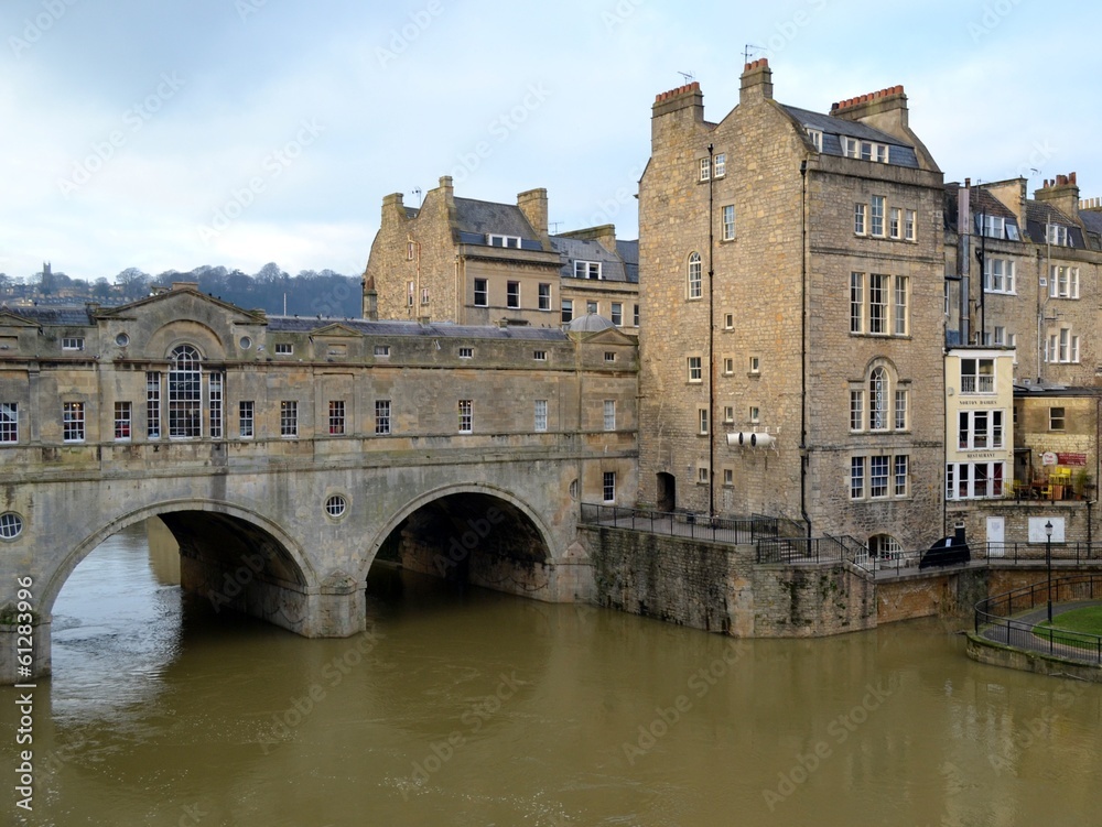 Bridge and buildings in Bath