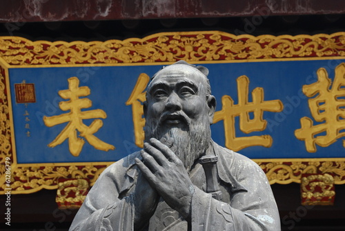 Statua di Confucio photo