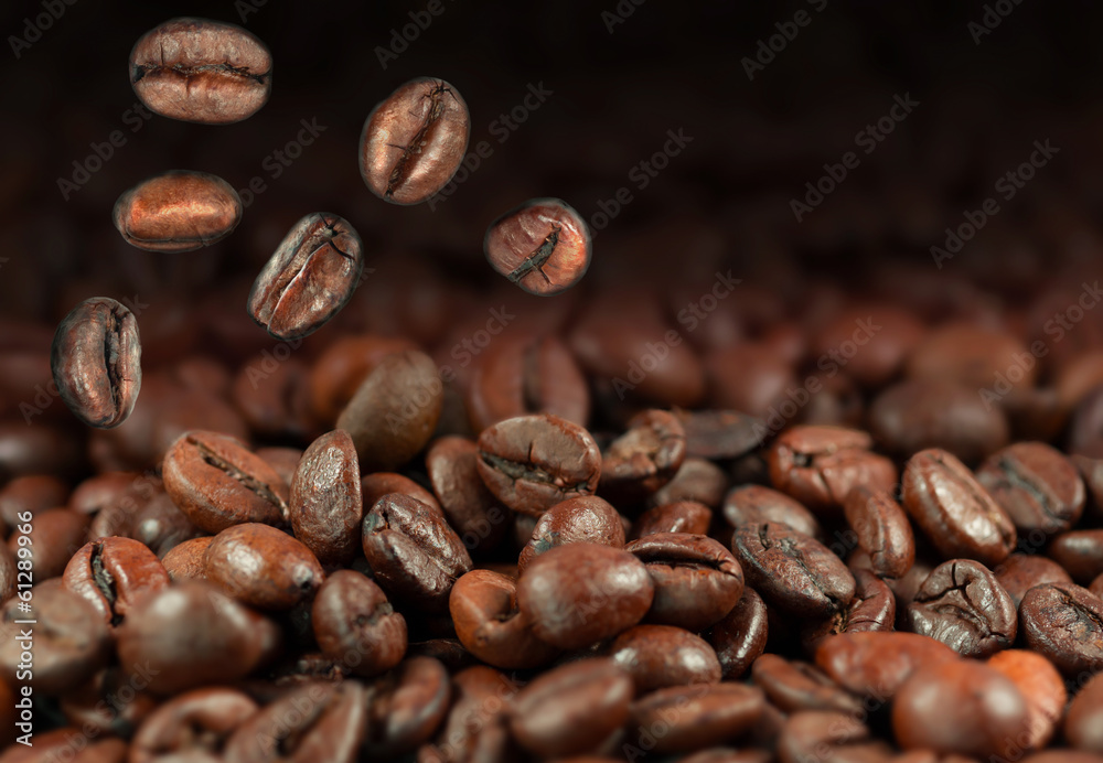 Fototapeta premium Falling coffee beans