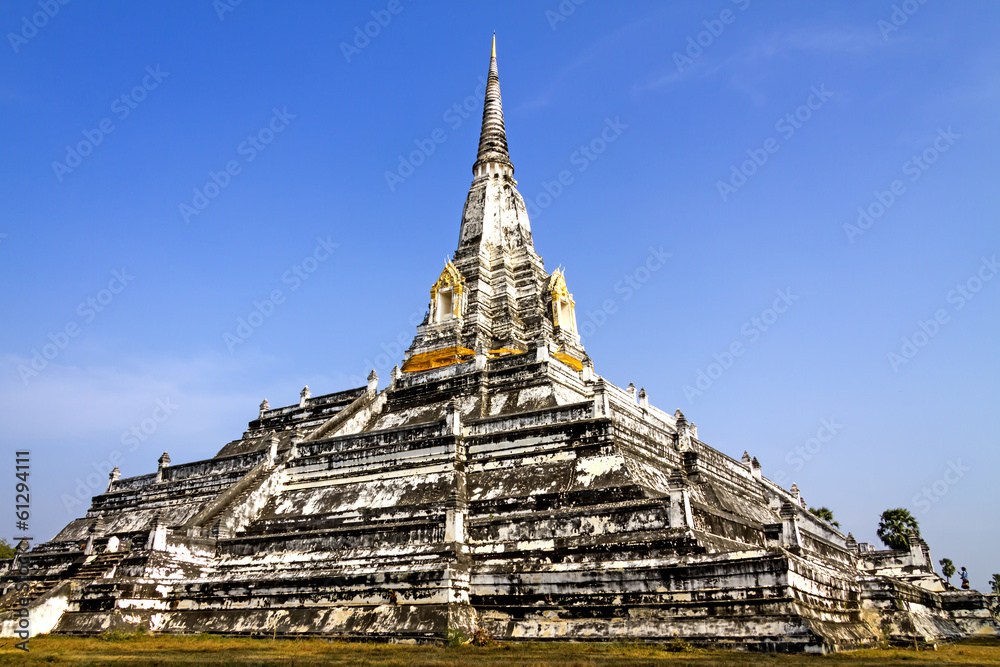 Fototapeta premium Beautiful Chedi and sky