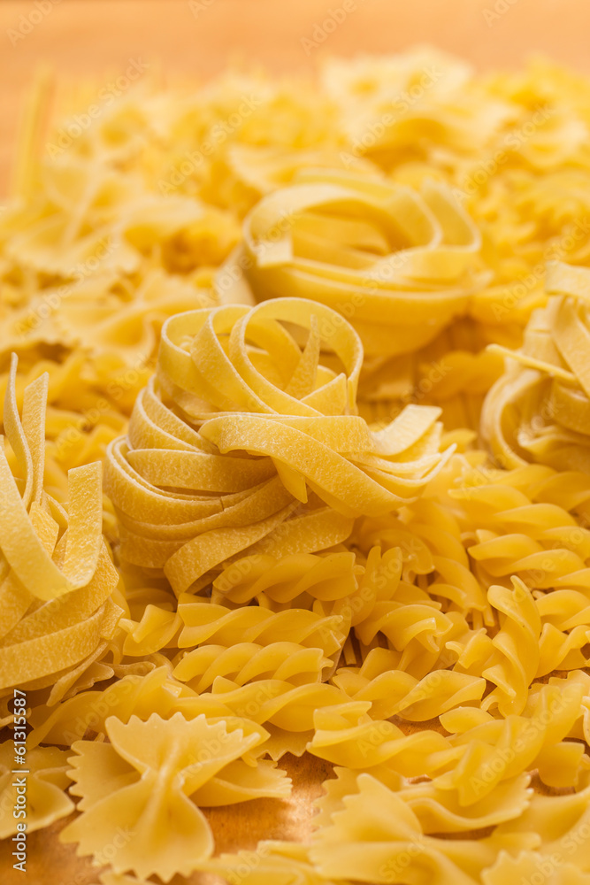 Uncooked macaroni