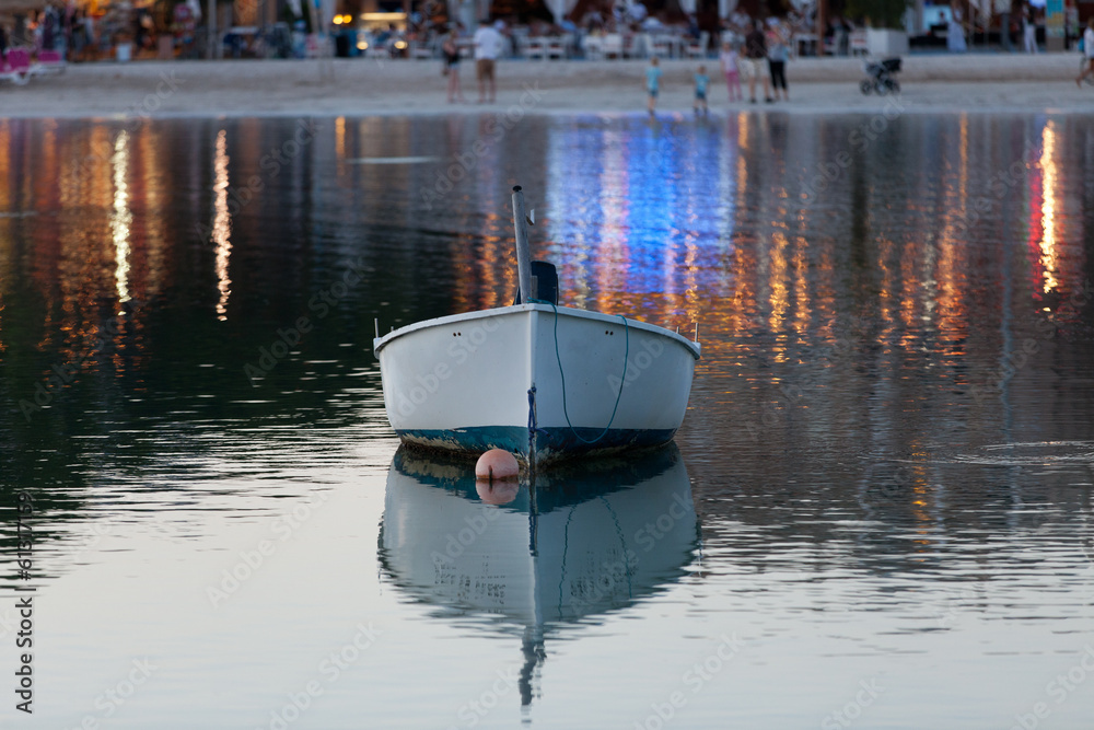 Obraz premium Beautiful Sunset scene with a small boat