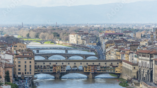 arno e ponte vecchio a -Firenze