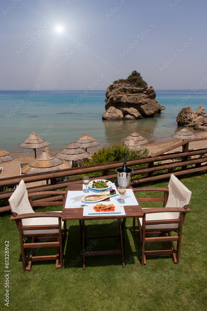 Lunch for two by the sea
