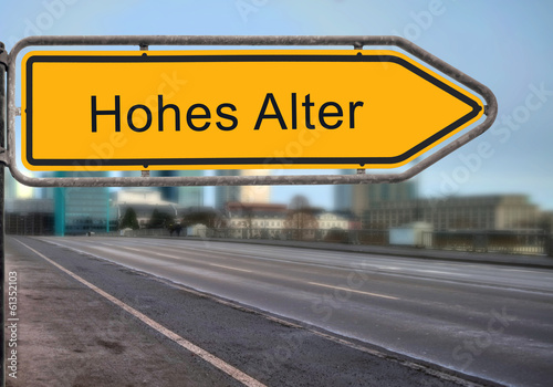 Strassenschild 14 - Hohes Alter