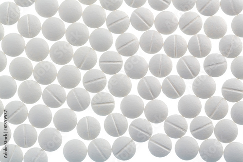 Weiße Tabletten in Fülle