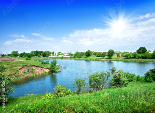 Obraz na płótnie Sun over river w salonie