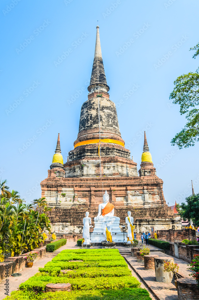 Fototapeta premium Wat Yai Chaimongkol temple in ayutthaya Thailand