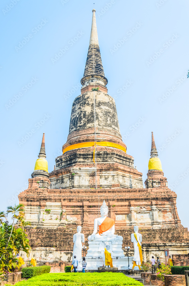 Naklejka premium Wat Yai Chaimongkol temple in ayutthaya Thailand