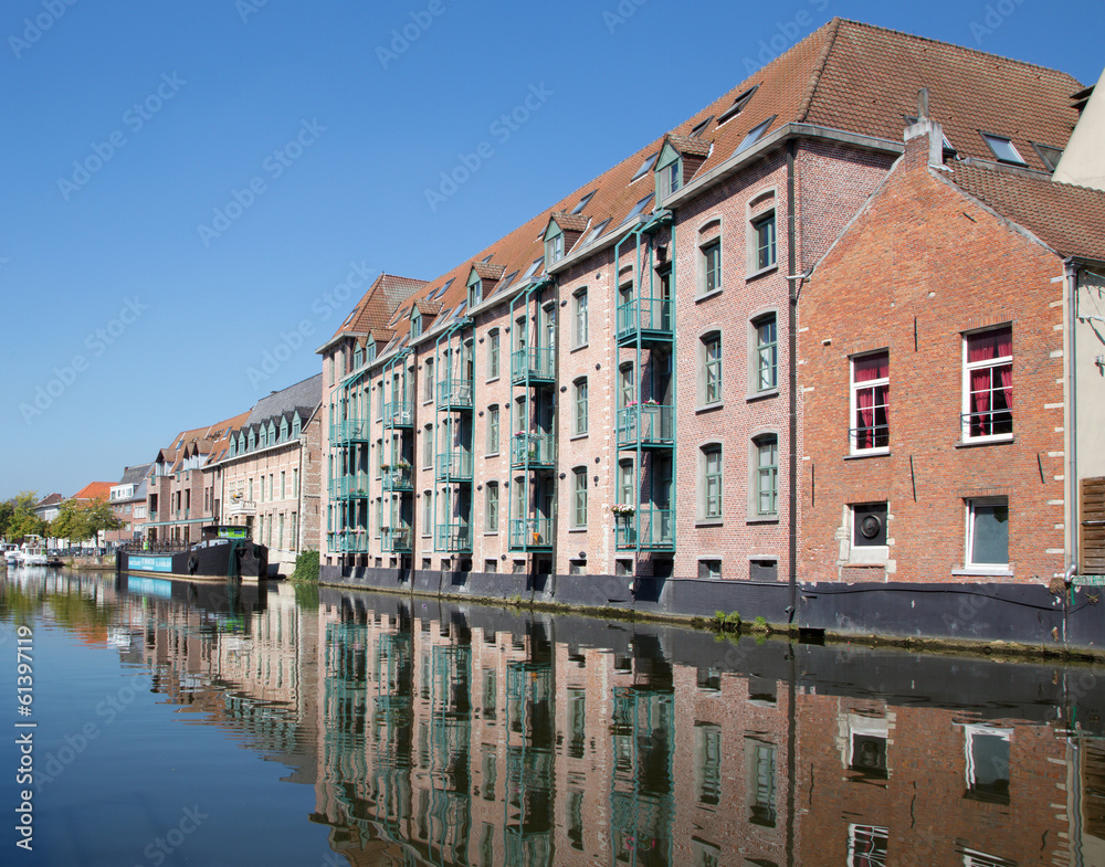 Mechelen - Housing beside canal in morning light