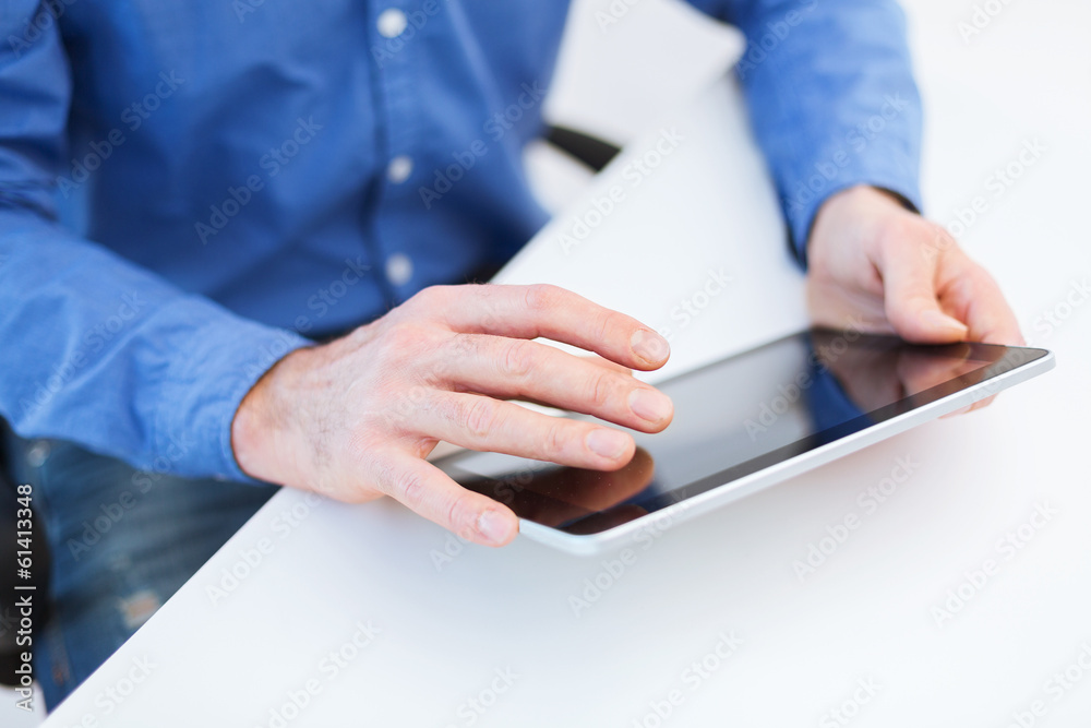 Fototapeta premium close up of male hands working with tablet pc