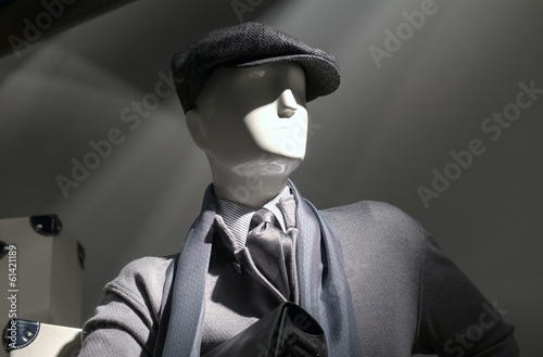 Mannequin in gray (horizontal)