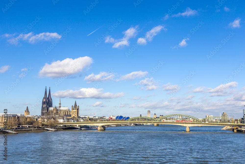 Fototapeta premium Cologne skyline with dome and bridge