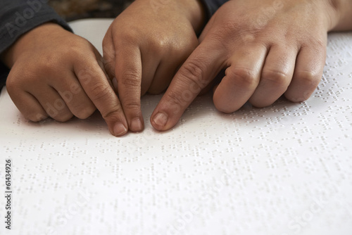 teaching blid kid to read text in braille language