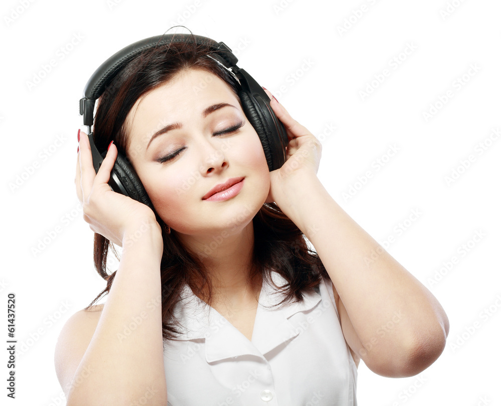 © zea_lenanet - woman listening music © zea_lenanet - woman listening music
