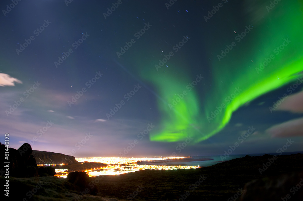 Obraz premium Northern lights above Reykjavik Iceland