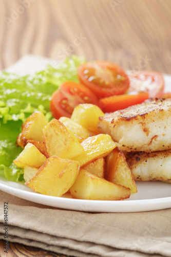Fototapeta Naklejka Na Ścianę i Meble -  roasted codfish fillet with vegetables