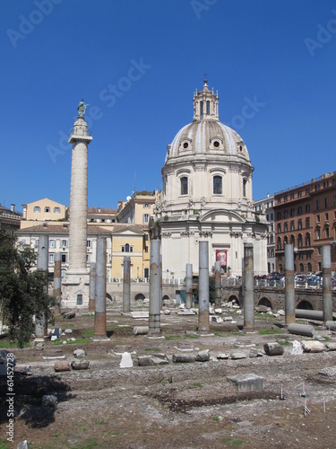 Roma: columna de Trajano y foro romano.