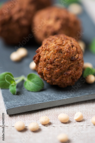 Vegane Klopse aus Seitan und Tofu photo