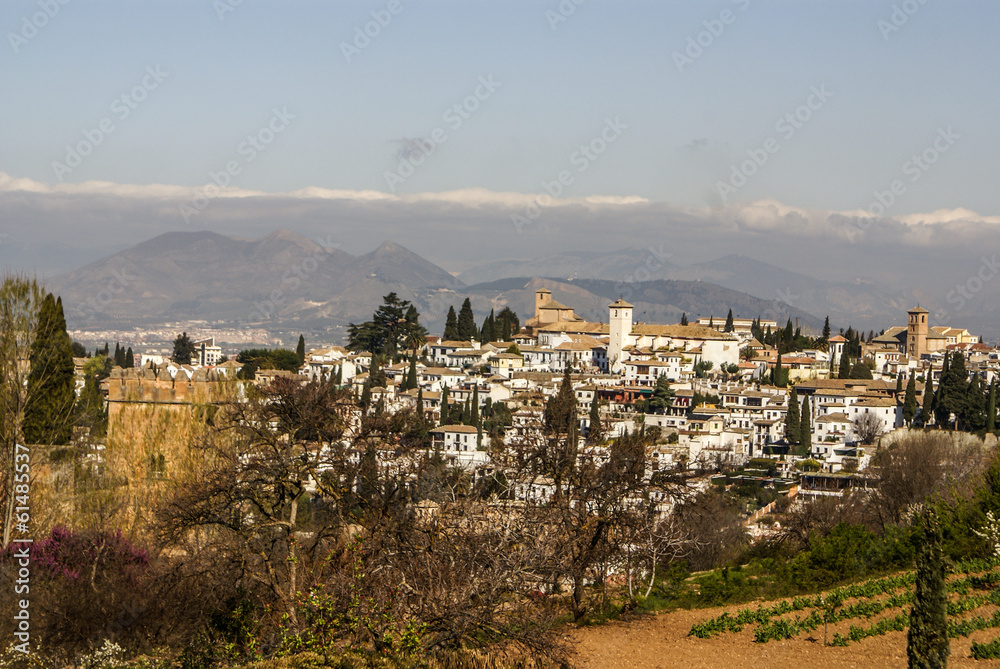 Obraz premium a view of Albaicin and Sacromonte districts in Granada, Spain