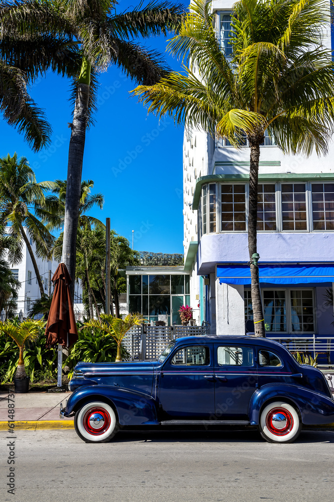 Naklejka premium Classic American Car on South Beach, Miami.
