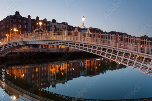 Obraz na płótnie Perfect Ha'penny Bridge Reflection