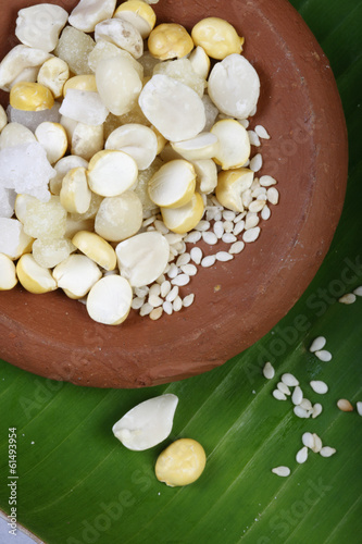 Ellu bella - Sesame and jaggery