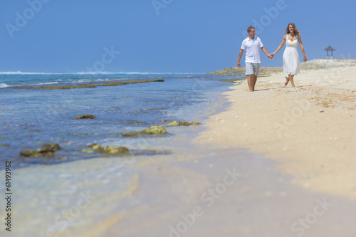 Couple on a tropical beach © trubavink