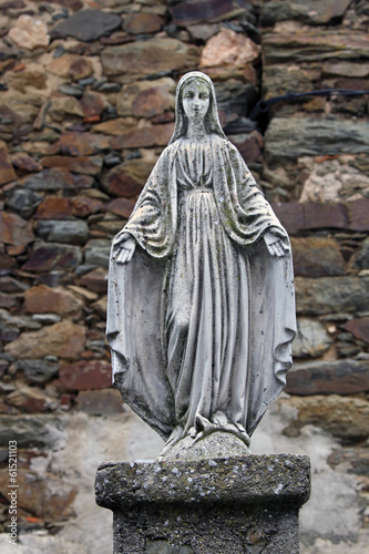 Virgen en pedestal, Calzadilla de Coria, Cáceres, España photo