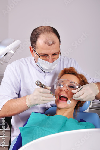 removes tooth