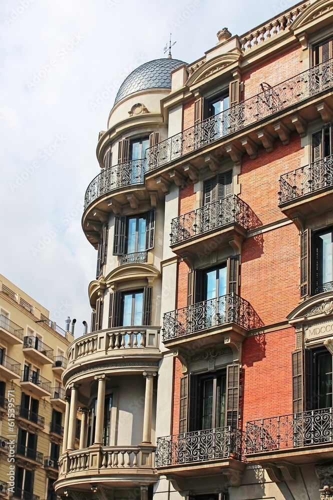 Fototapeta premium Building facade in Barcelona, Spain