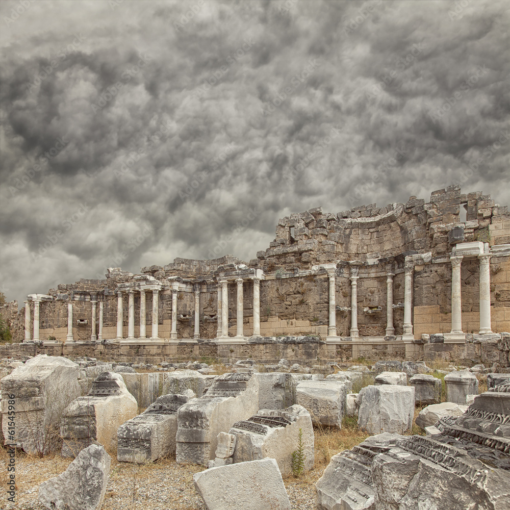 Fototapeta premium Side Nymphaeum Fountain Ruins